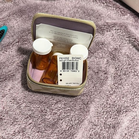 NWT Coach Triple Pill Case - Picture 13 of 14